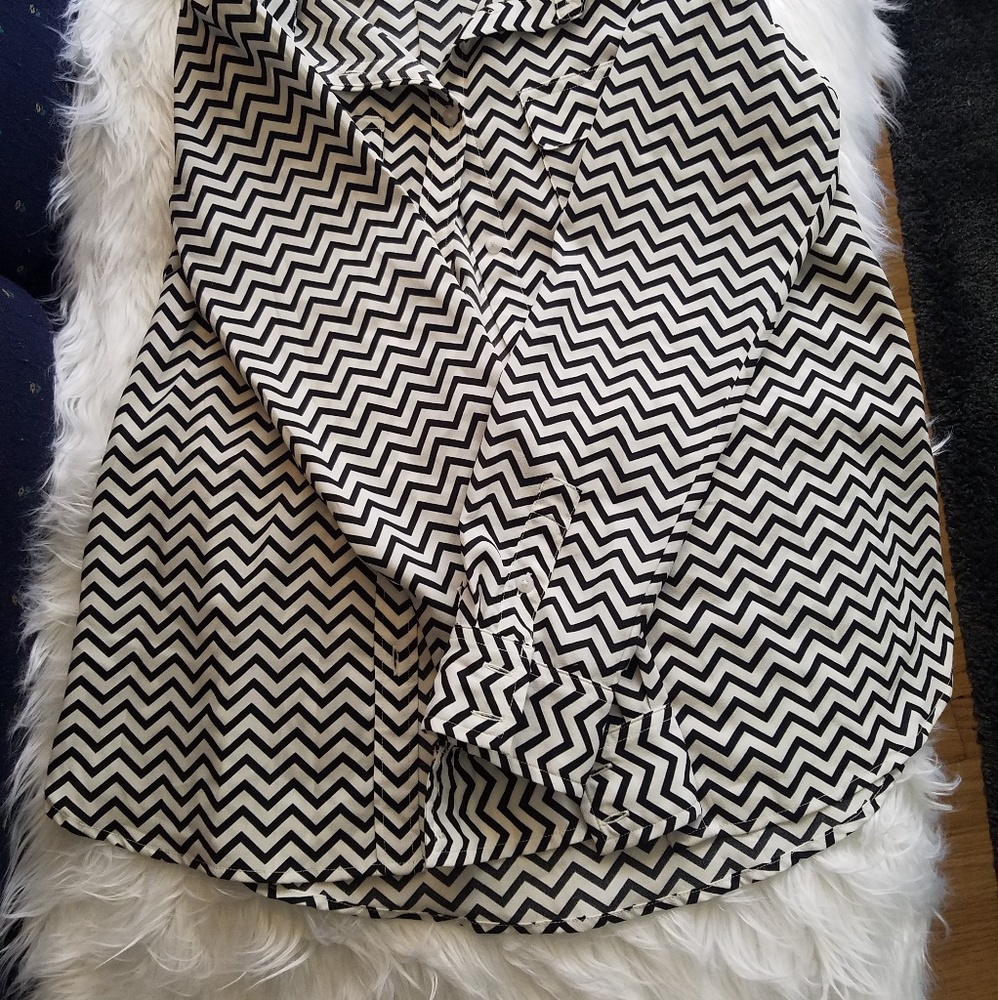 AE Chevron Button-Up - Picture 2 of 3